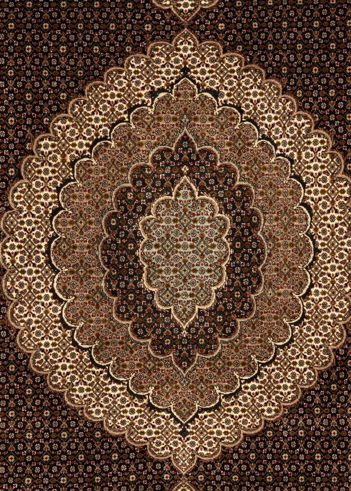 294 x 254 Täbriz Mahi mit Seide