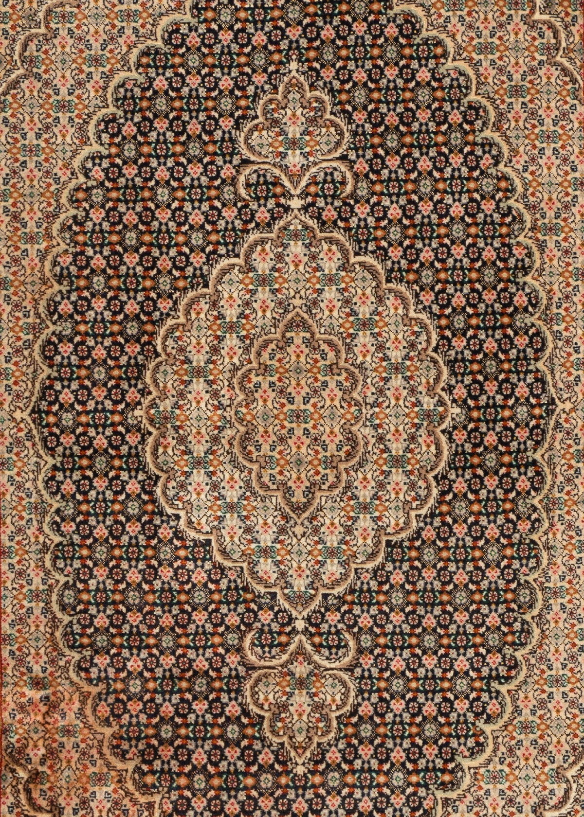 148 x 100 Täbriz Mahi mit Seide