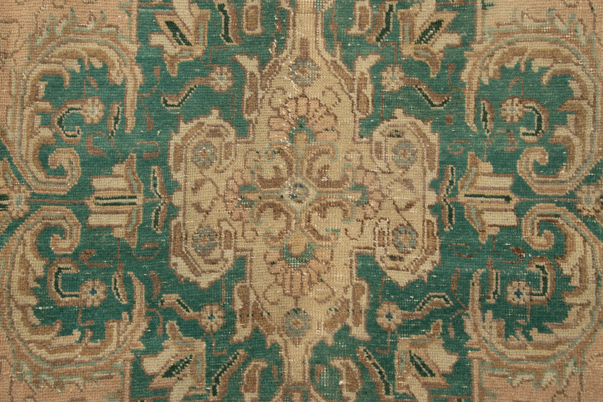 390 x 293 Vintage Royal