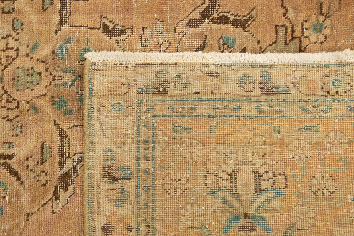353 x 254 Vintage Royal