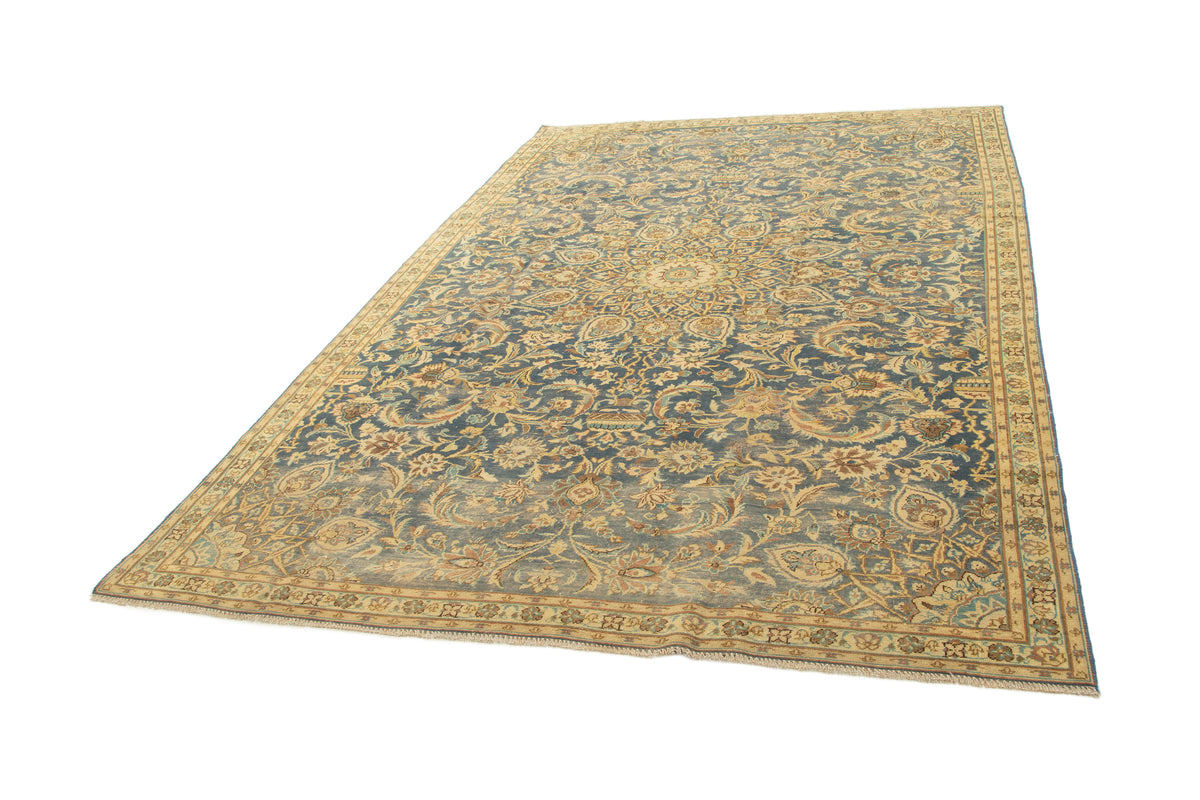 345 x 222 Vintage Royal