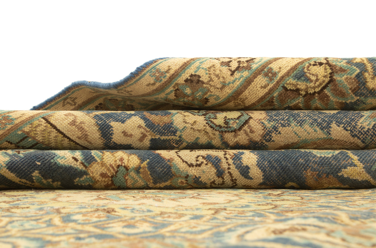 345 x 222 Vintage Royal