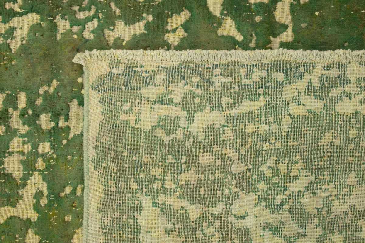 226 x 193 Vintage Royal
