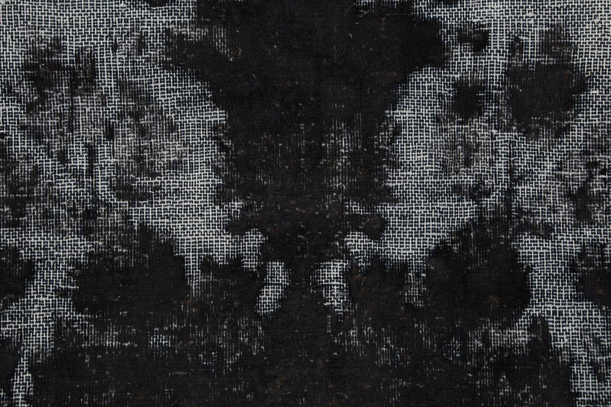 253 x 178 Vintage Royal