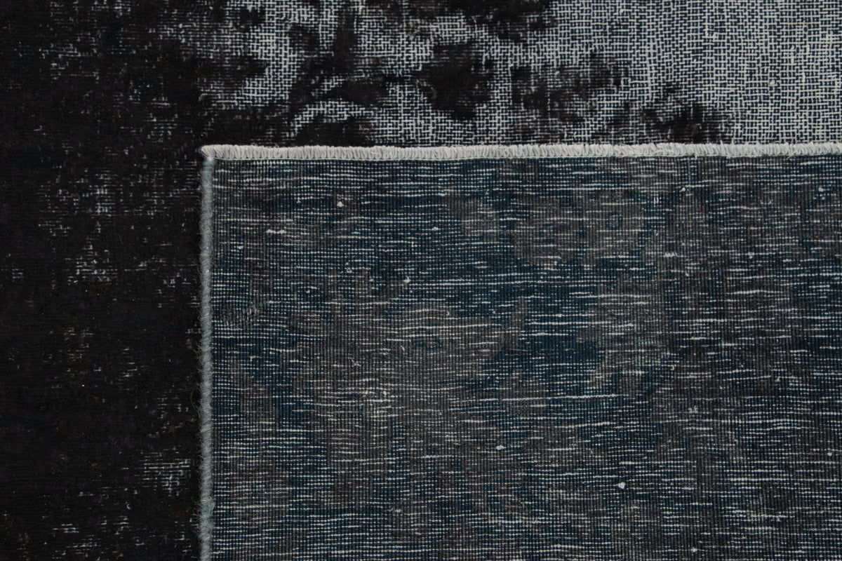253 x 178 Vintage Royal
