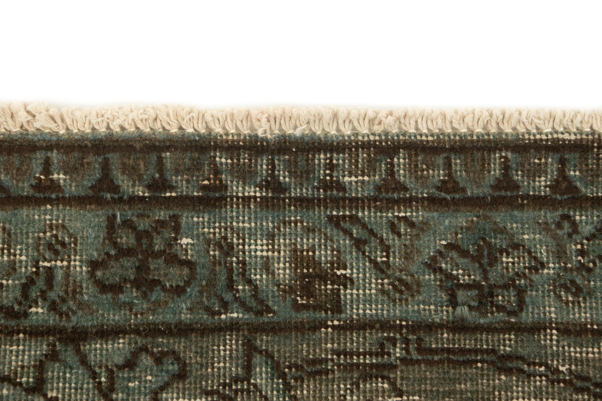 317 x 225 Vintage Royal