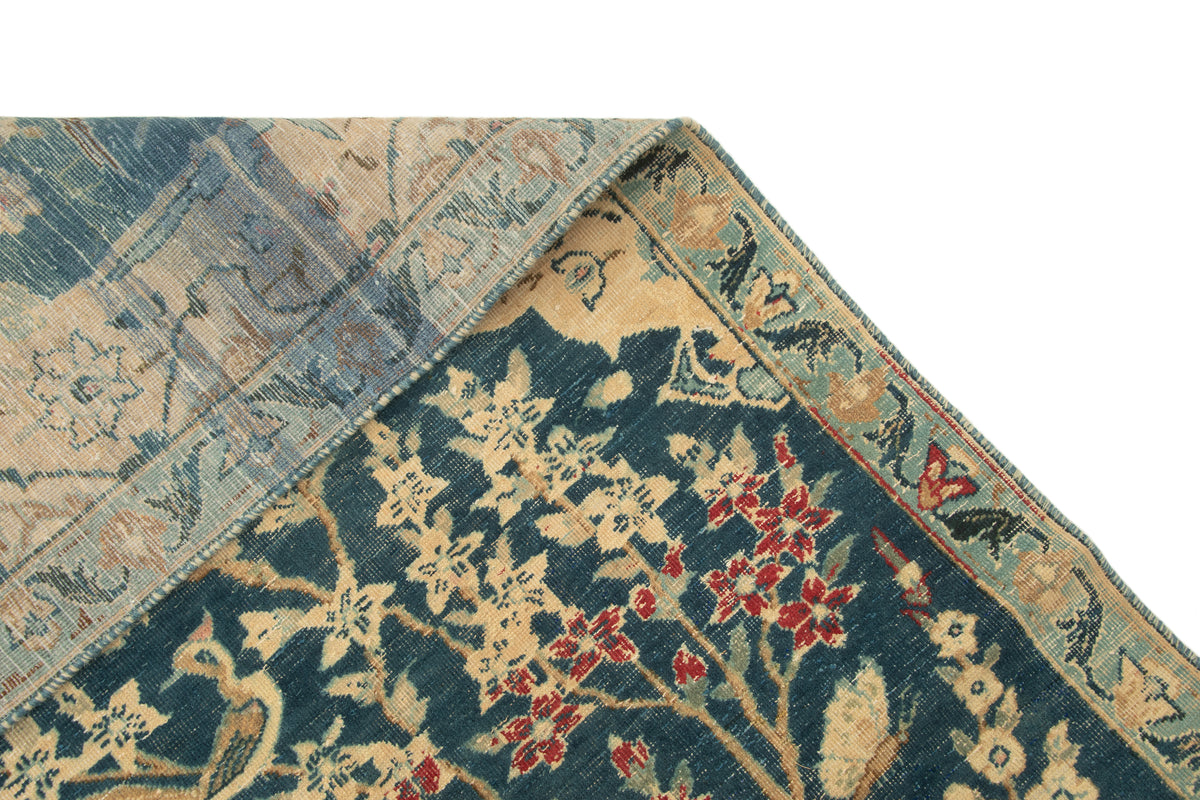279 x 184 Vintage Royal