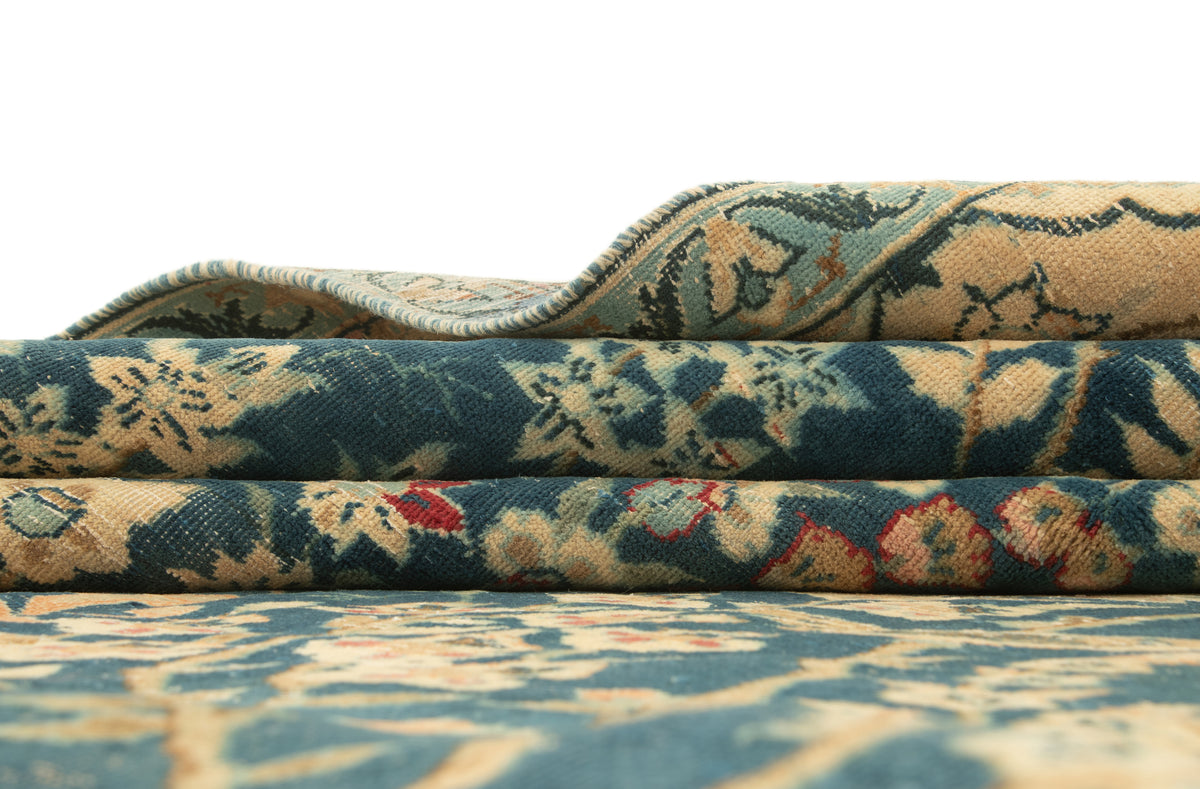 279 x 184 Vintage Royal