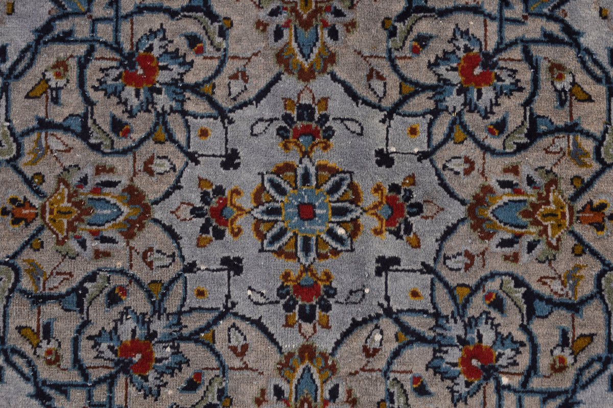 312 x 196 Vintage Royal