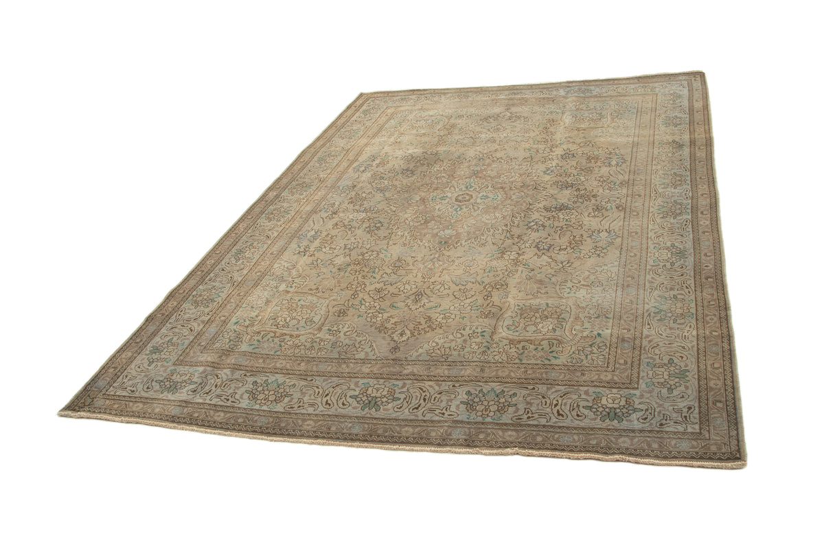335 x 236 Vintage Royal