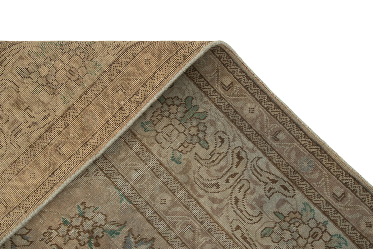 335 x 236 Vintage Royal