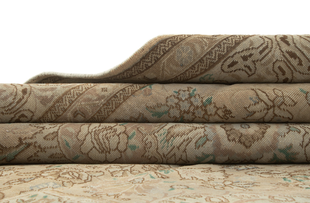 335 x 236 Vintage Royal