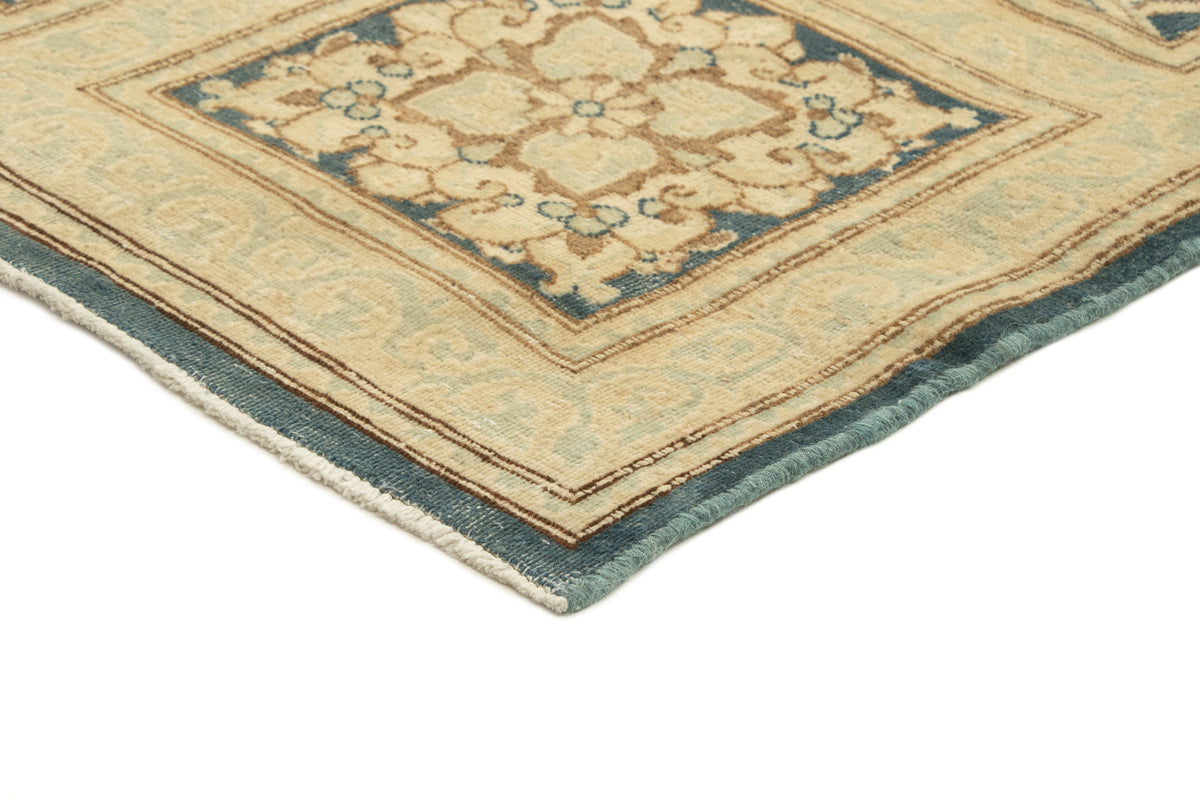 400 x 295 Vintage Royal
