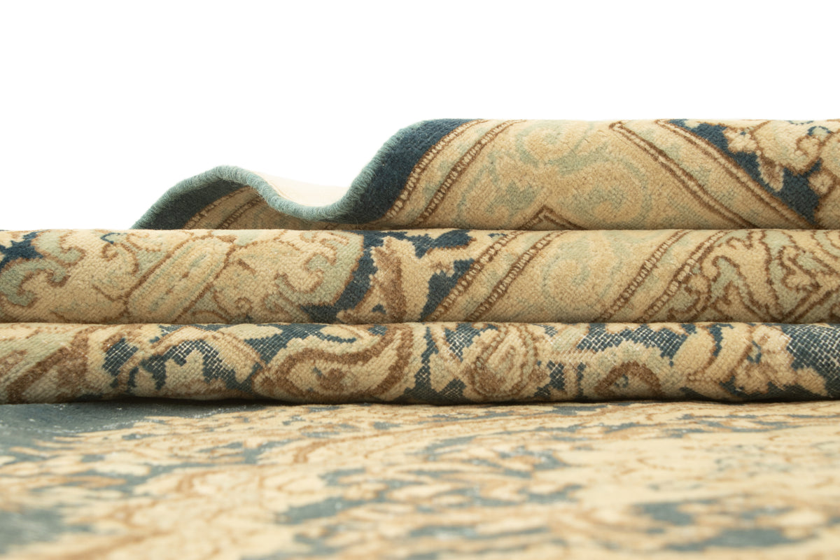 400 x 295 Vintage Royal