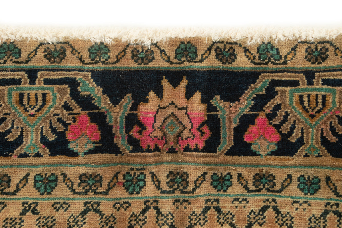 148 x 95 Vintage Royal