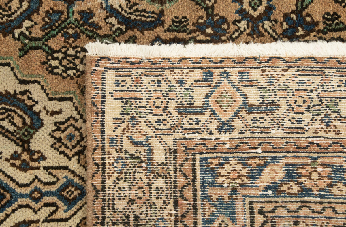 272 x 182 Vintage Royal