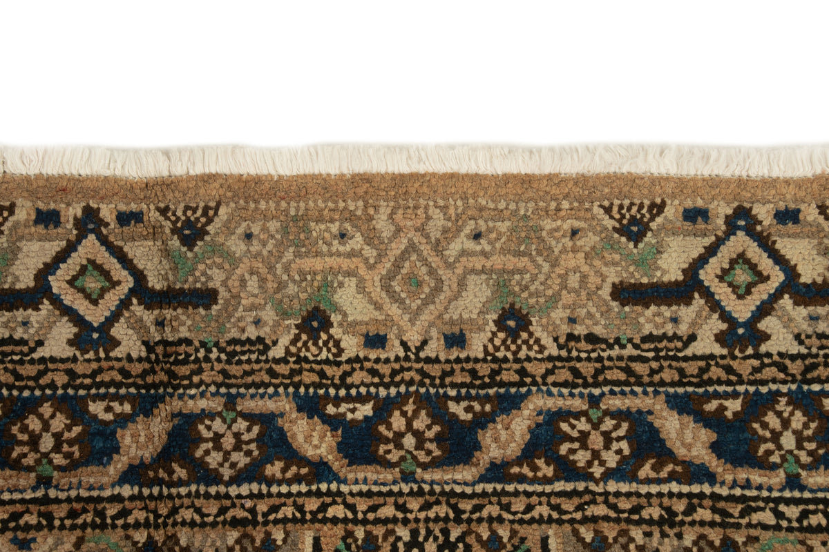 272 x 182 Vintage Royal