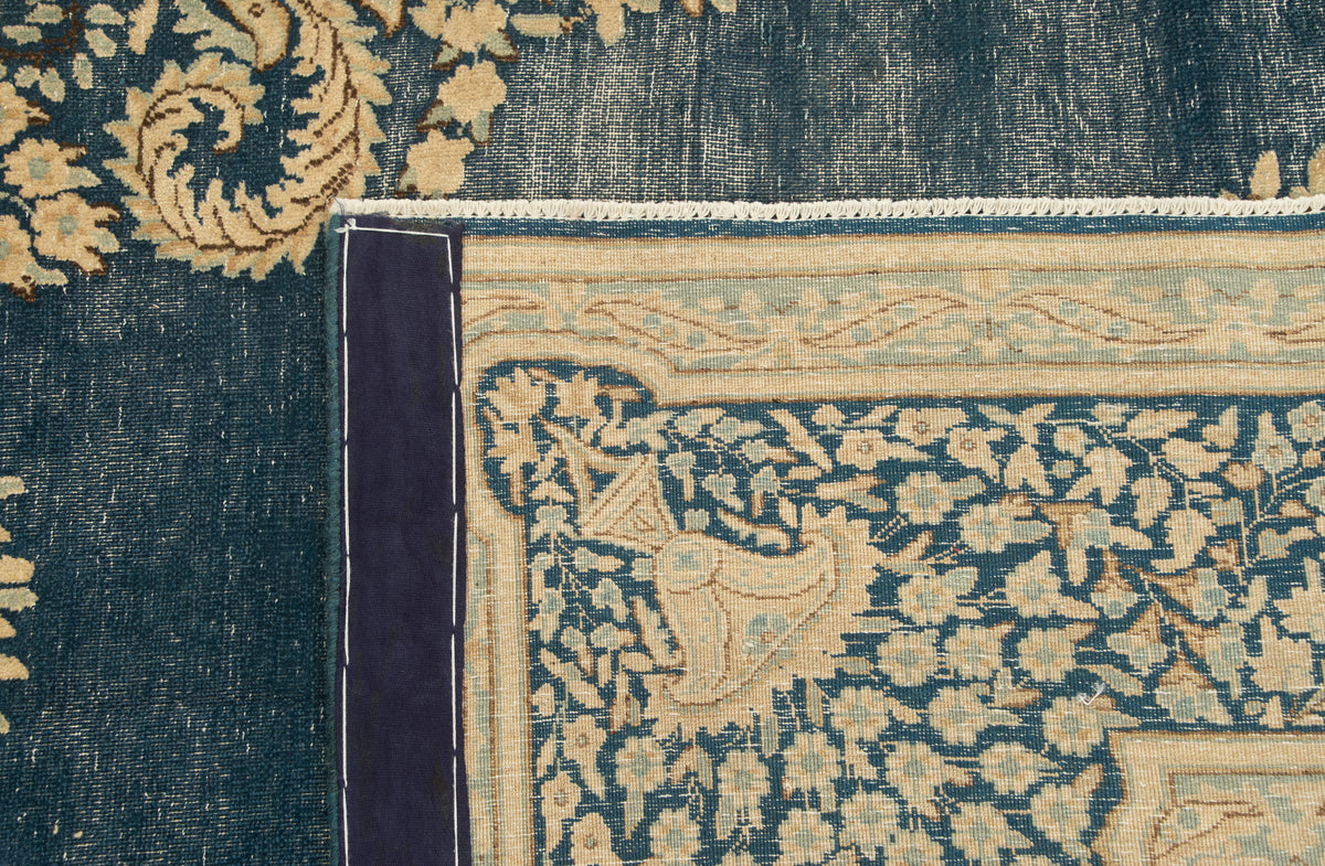 368 x 276 Vintage Royal