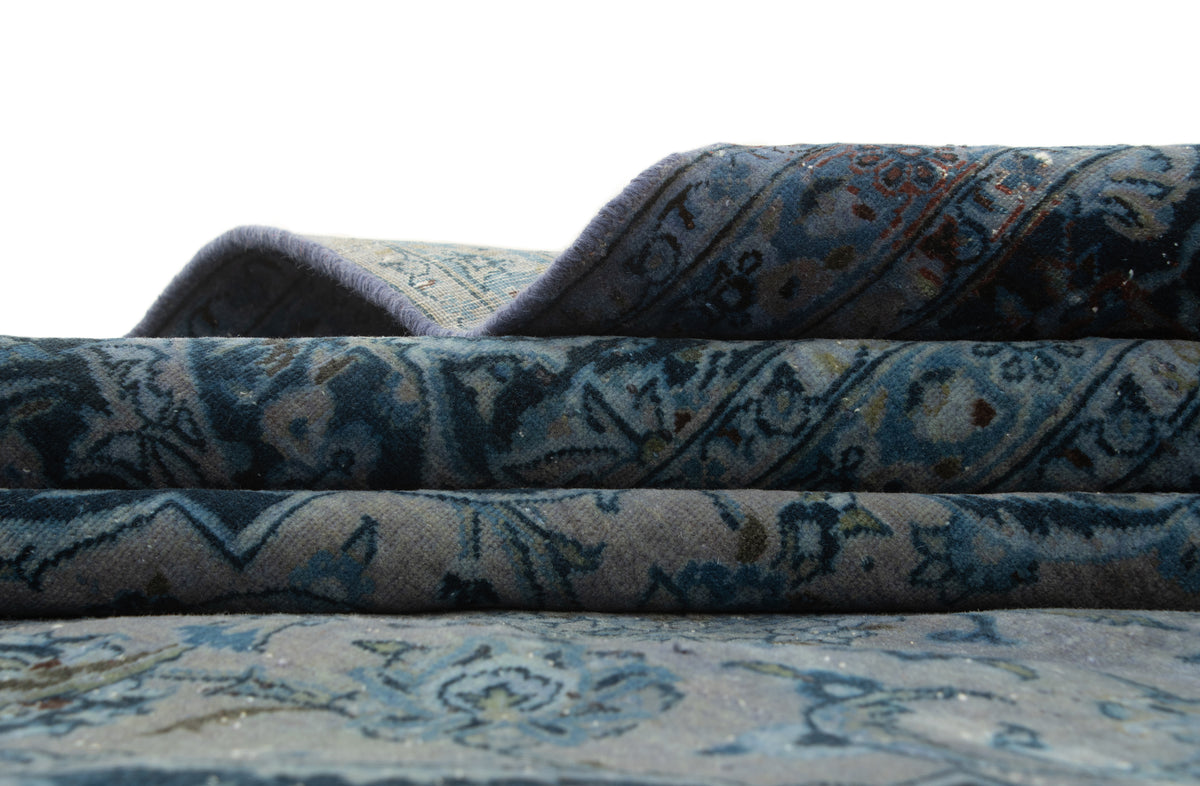 413 x 308 Vintage Royal