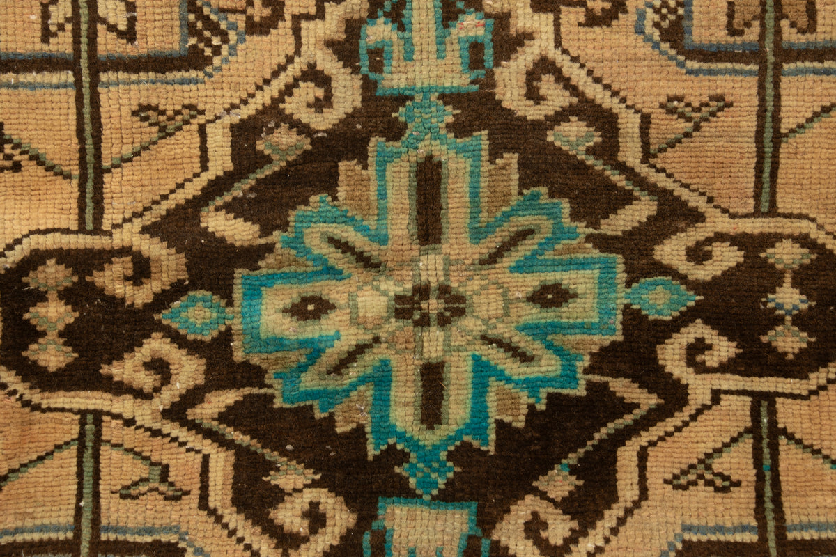 188 x 104 Vintage Royal