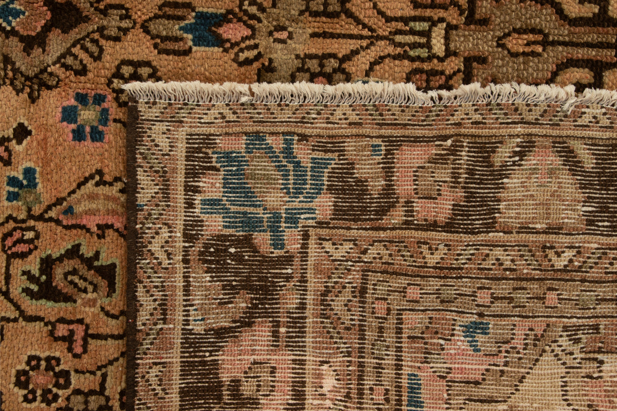 308 x 197 Vintage Royal