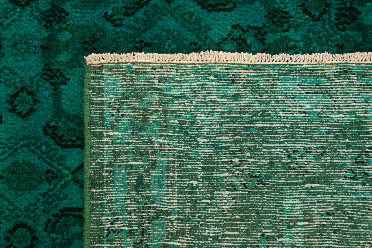 321 x 220 Vintage Royal