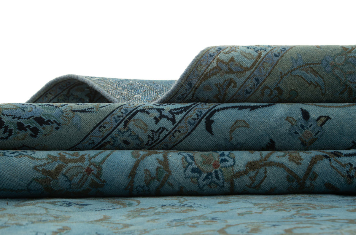 323 x 212 Vintage Royal
