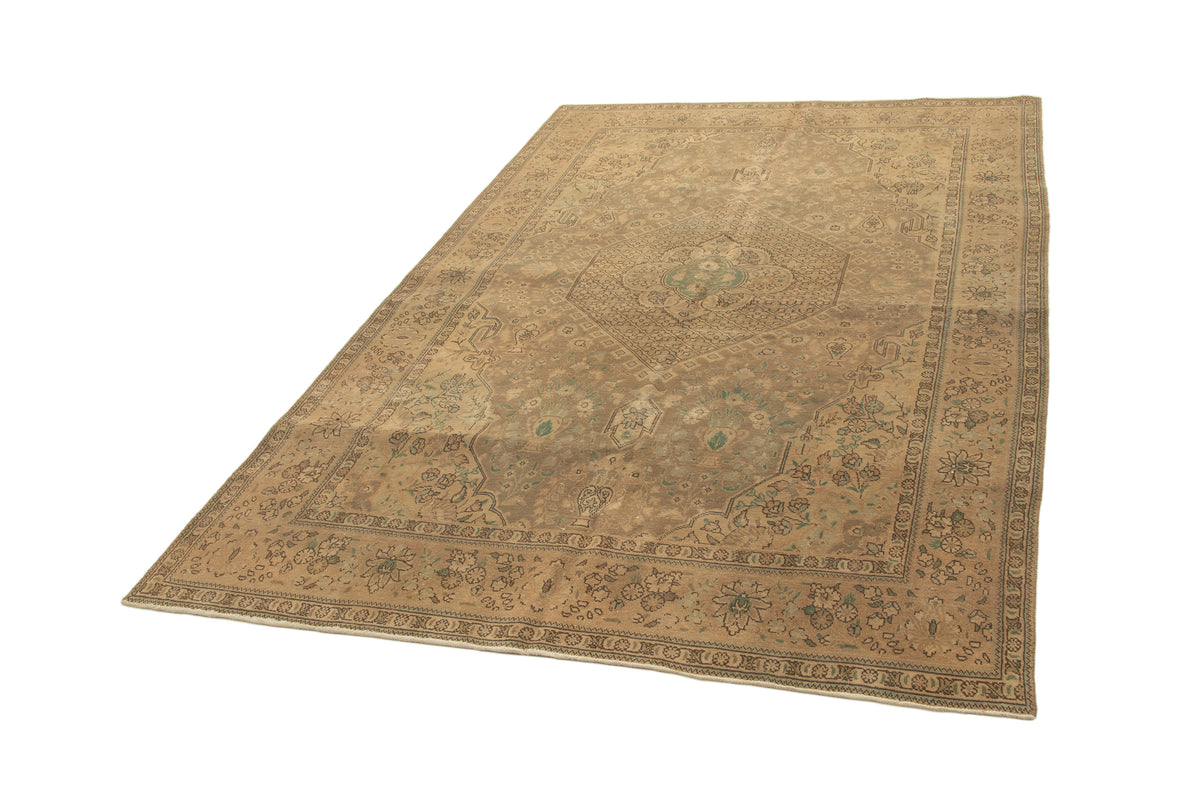 311 x 202 Vintage Royal
