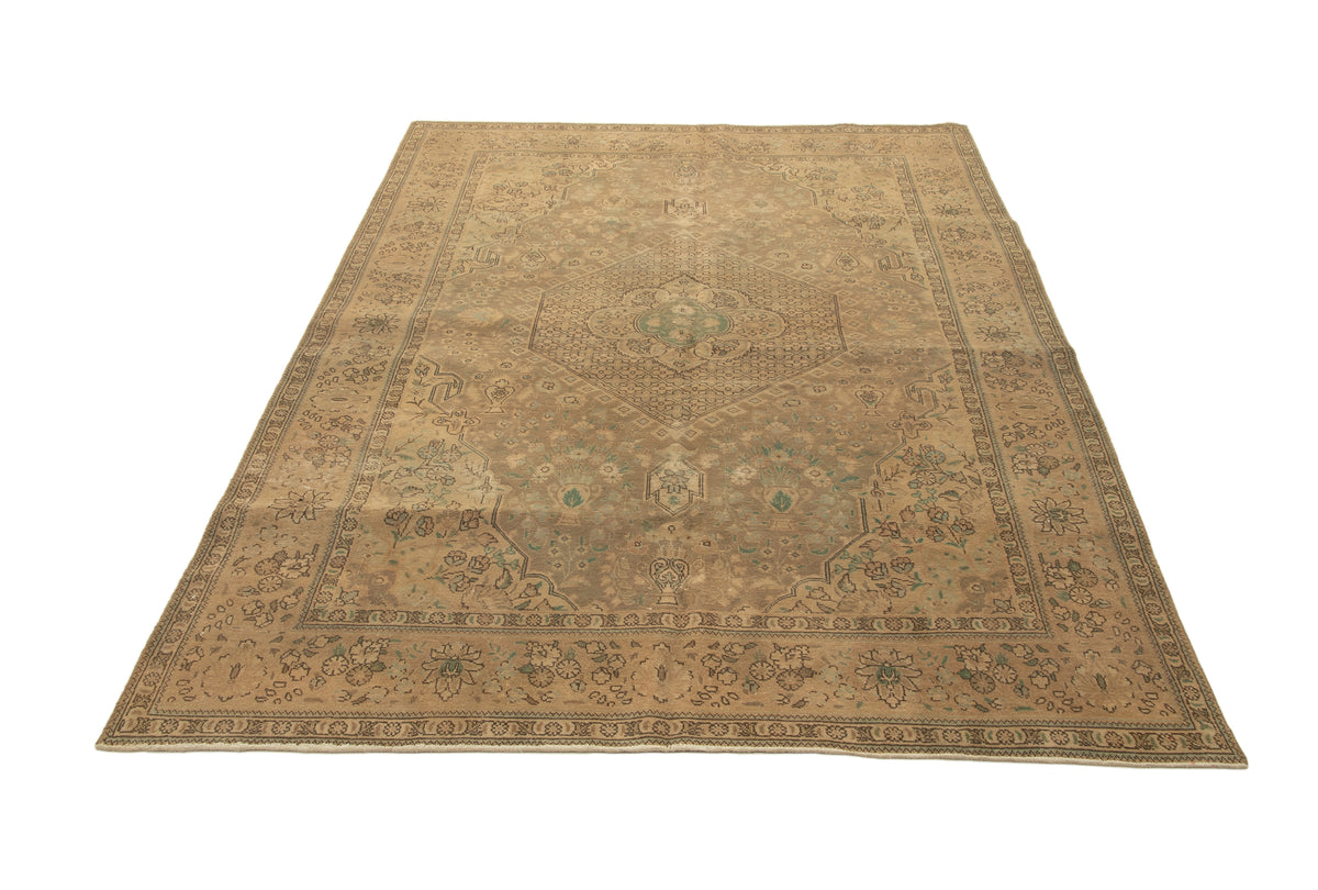 311 x 202 Vintage Royal