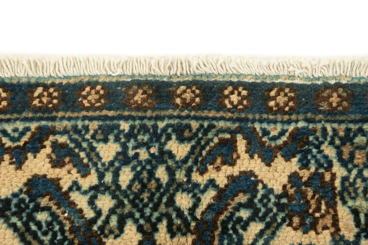 236 x 158 Vintage Royal