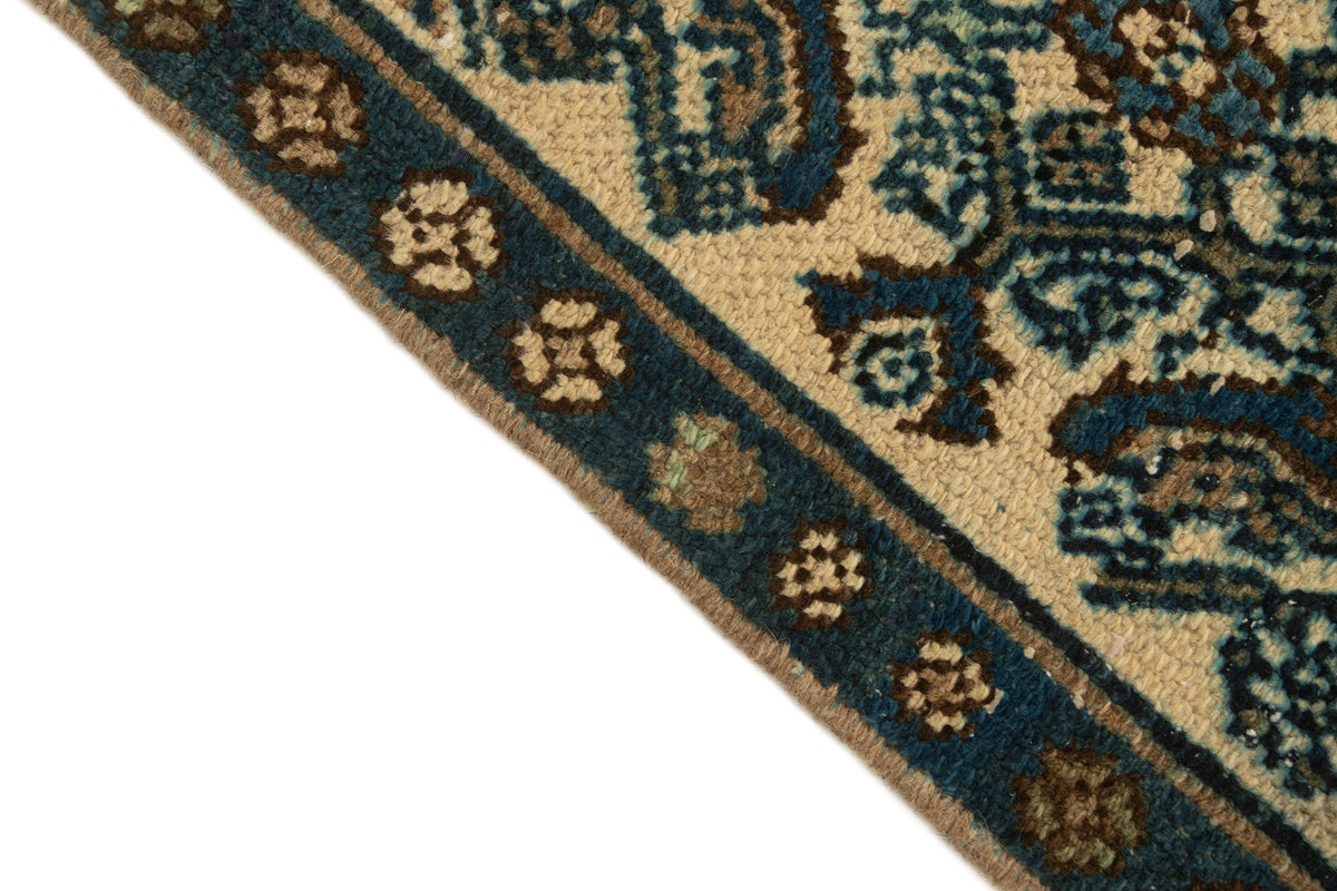 236 x 158 Vintage Royal