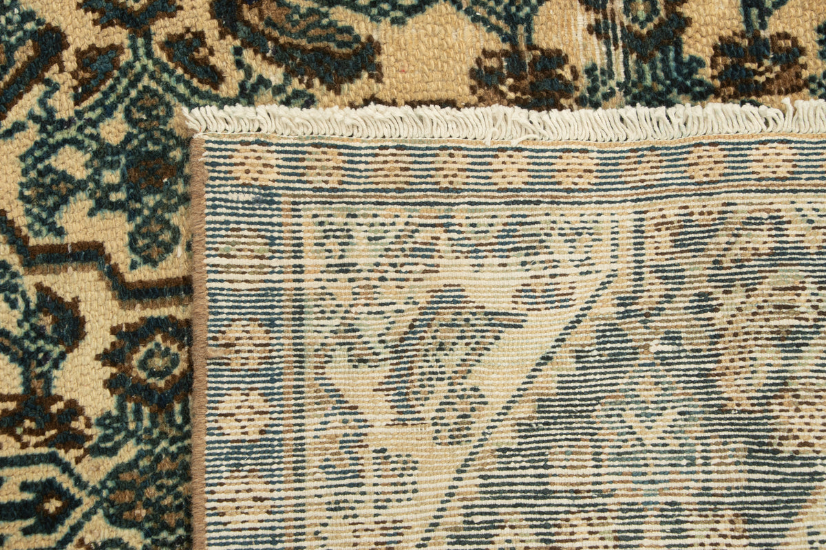 236 x 158 Vintage Royal