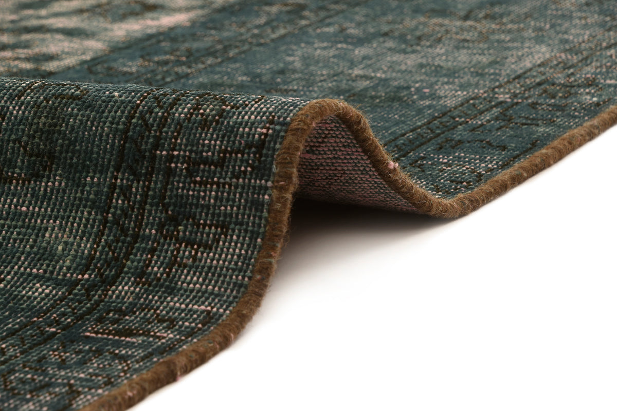 396 x 301 Vintage Royal