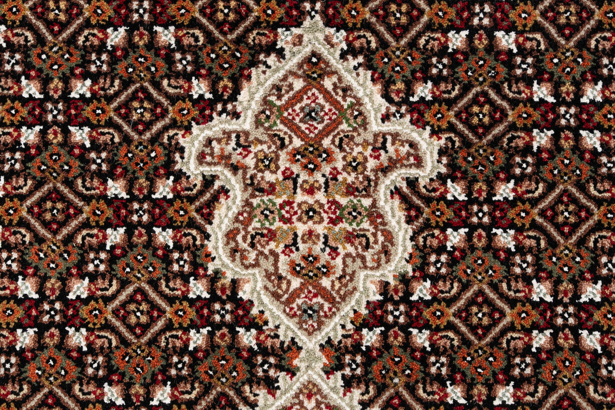 306 x 243 Täbriz Mahi