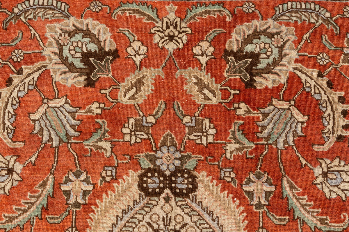 370 x 276 Vintage Royal