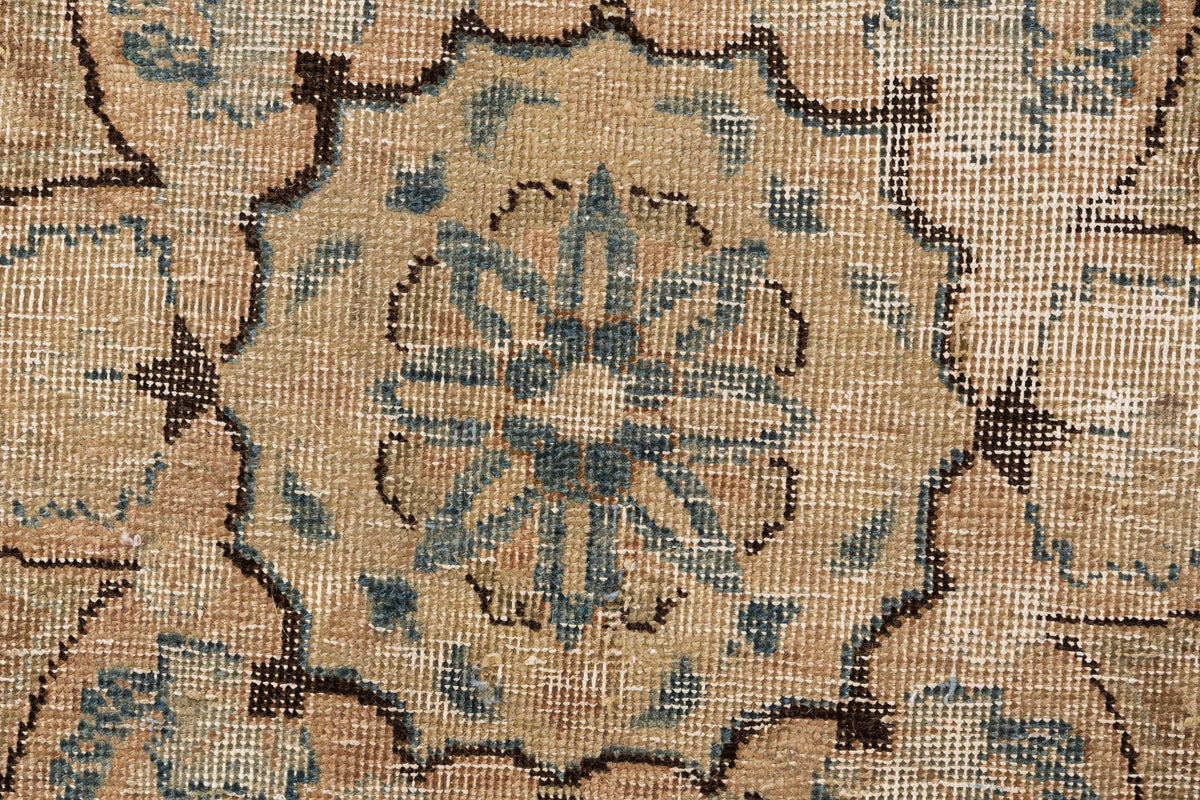 321 x 227 Vintage Royal