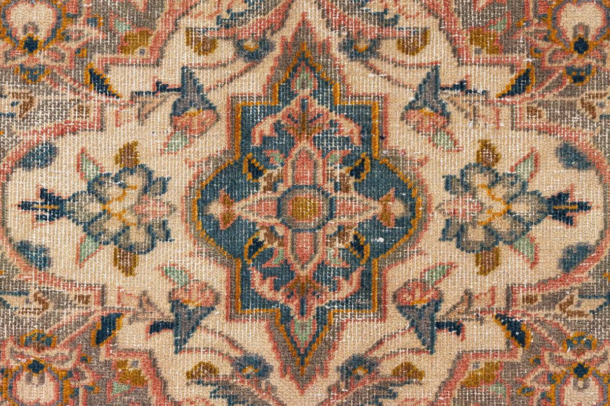 337 x 257 Vintage Royal