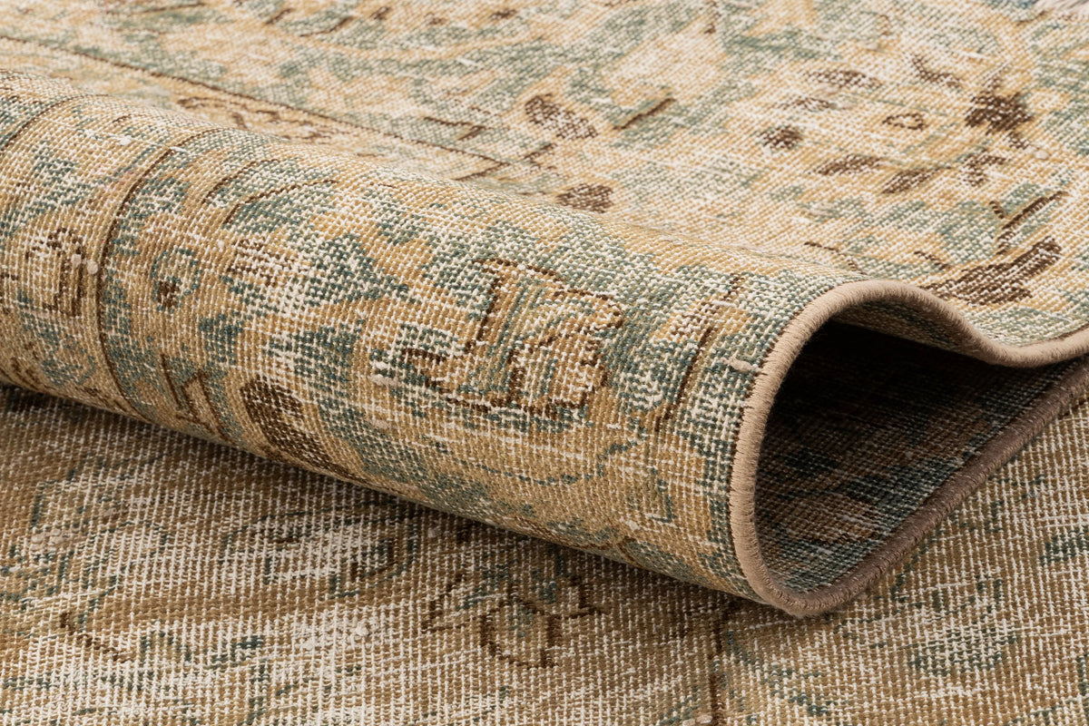 355 x 262 Vintage Royal