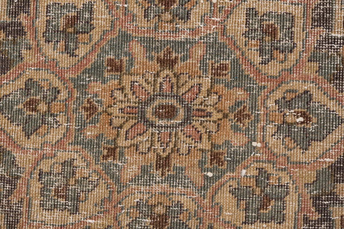 358 x 243 Vintage Royal