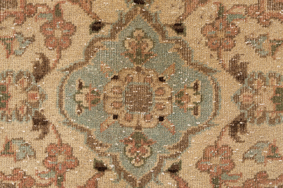380 x 276 Vintage Royal