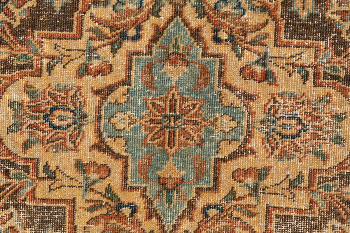 384 x 285 Vintage Royal