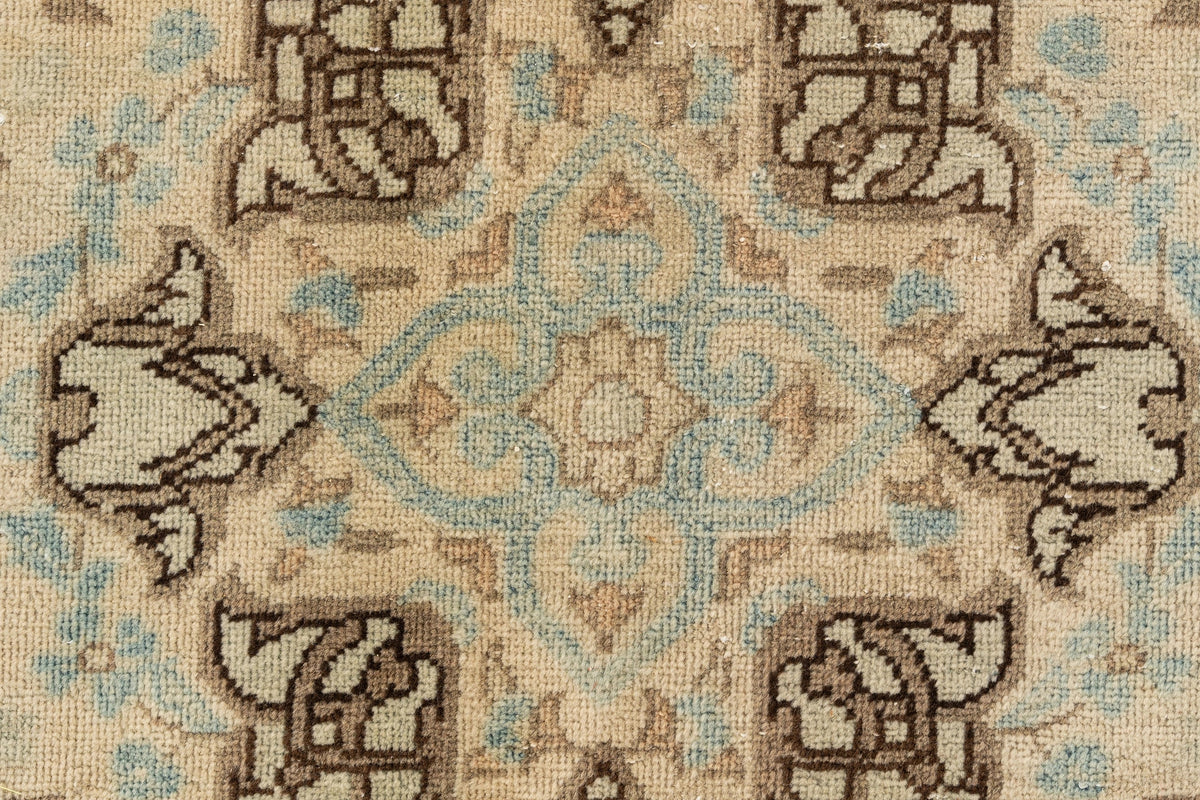 383 x 295 Vintage Royal