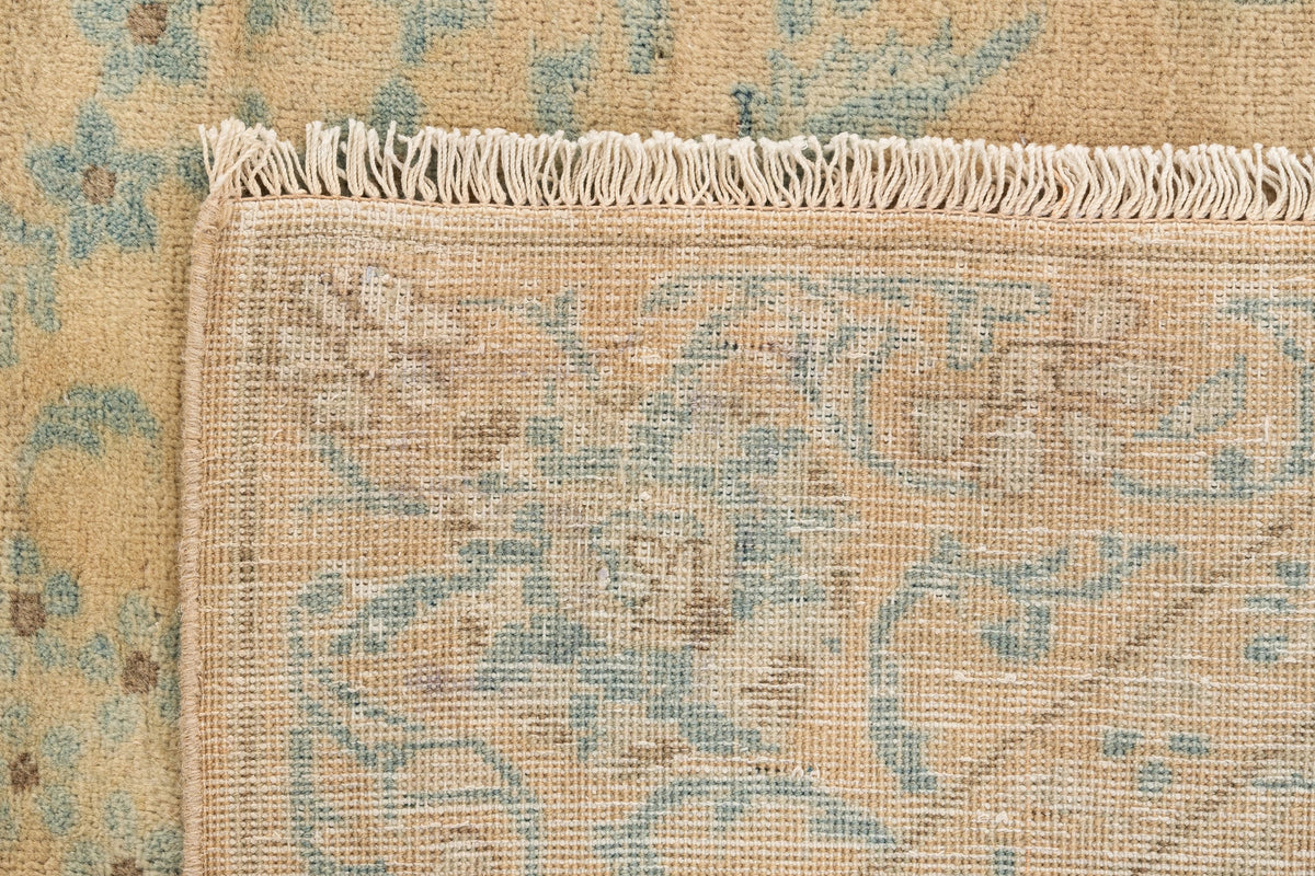 383 x 295 Vintage Royal