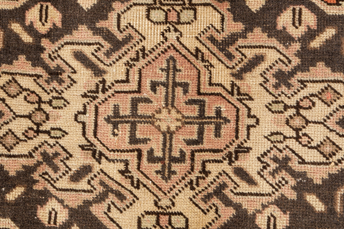 325 x 246 Vintage Royal