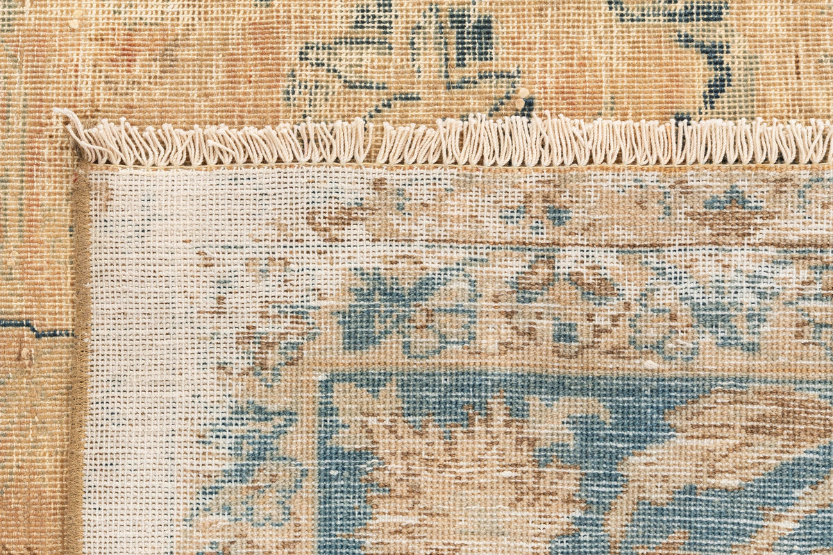 428 x 297 Vintage Royal