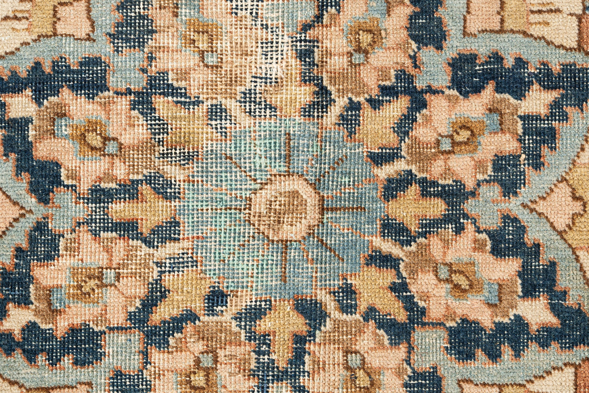 305 x 188 Vintage Royal