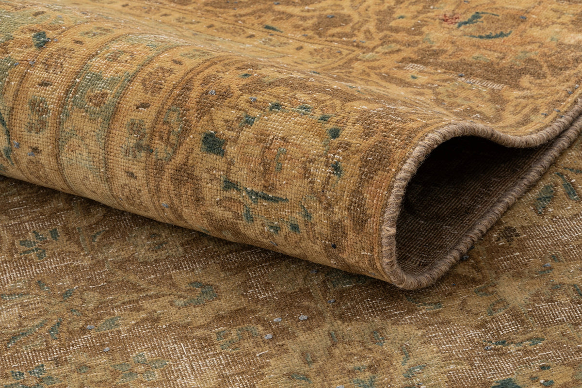 335 x 229 Vintage Royal