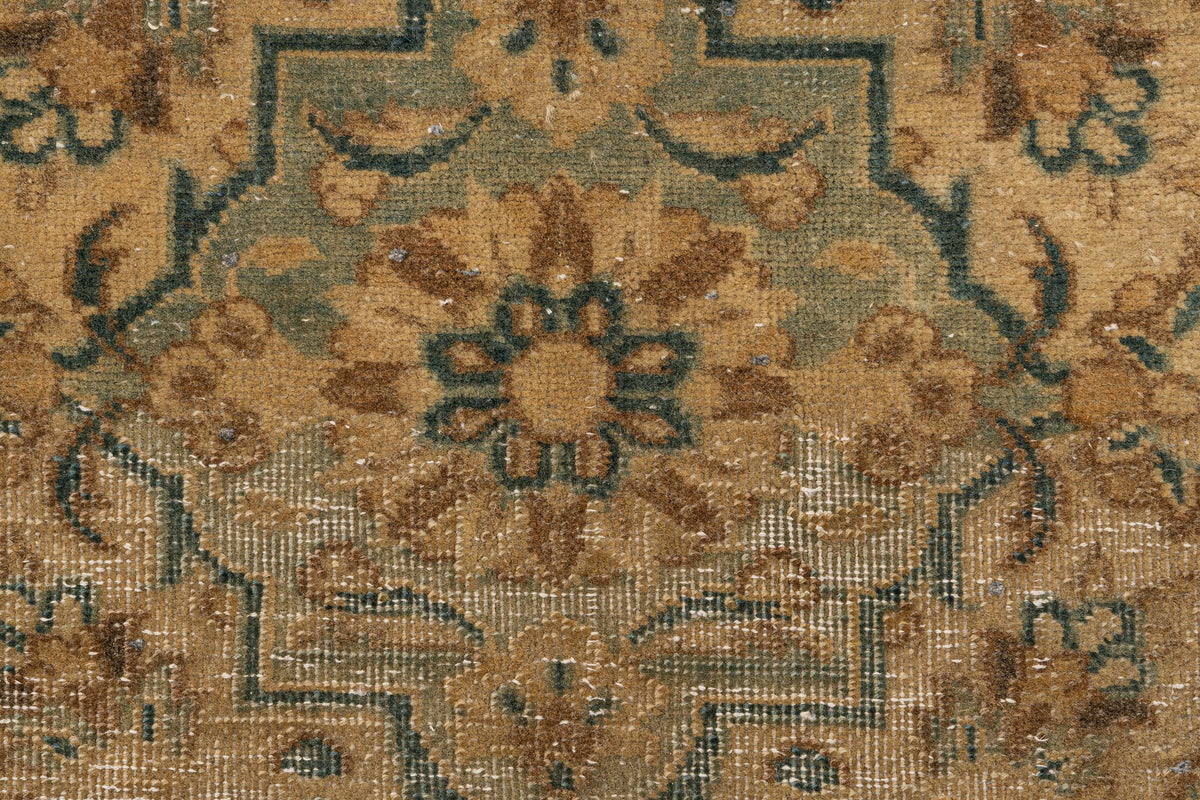 335 x 229 Vintage Royal