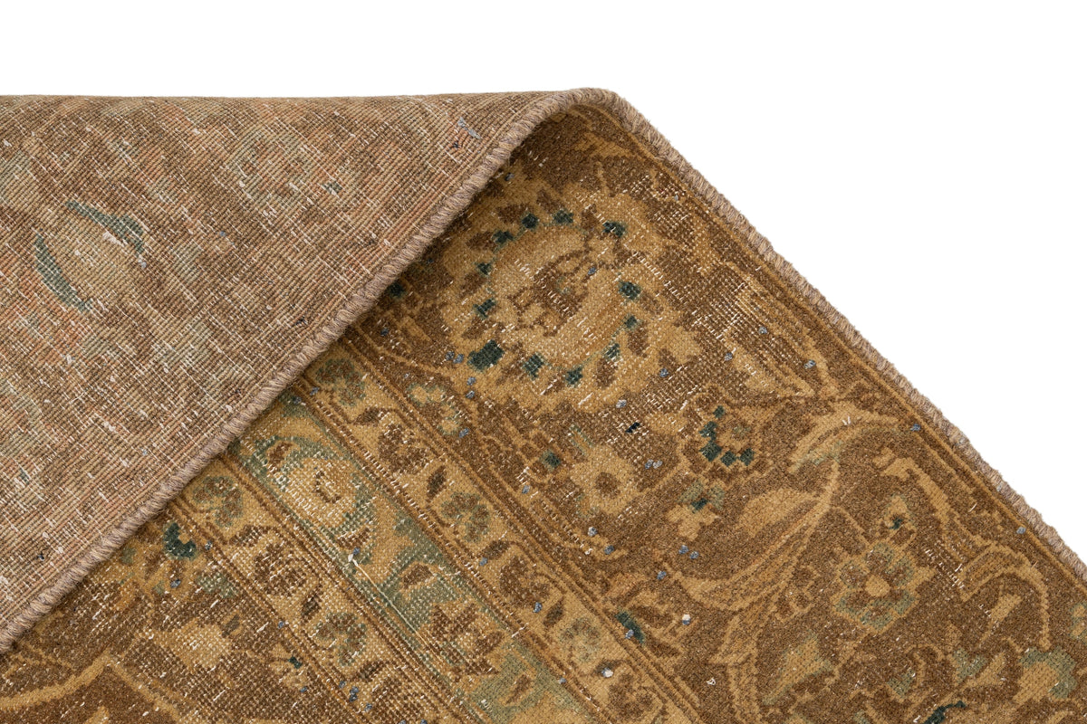 335 x 229 Vintage Royal