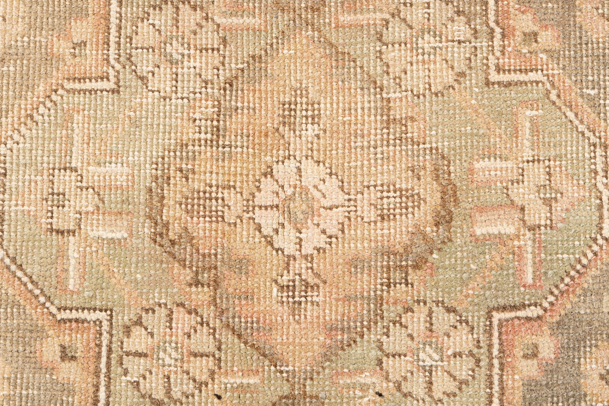 266 x 180 Vintage Royal